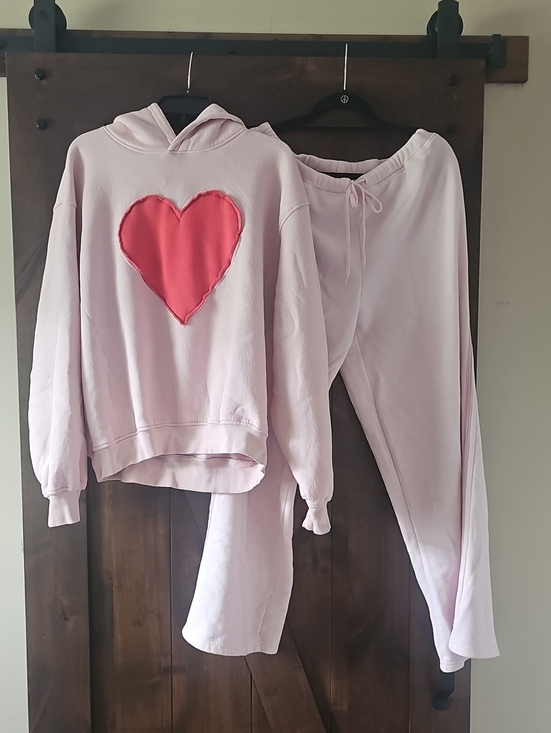 Modern Lux Other - Modern Lux Light Pink Kids Hoodie Pajama Set with Coral Heart